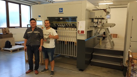 Instalace automatického výsekového stroje Guowang C106 Y s horkou ražbou
