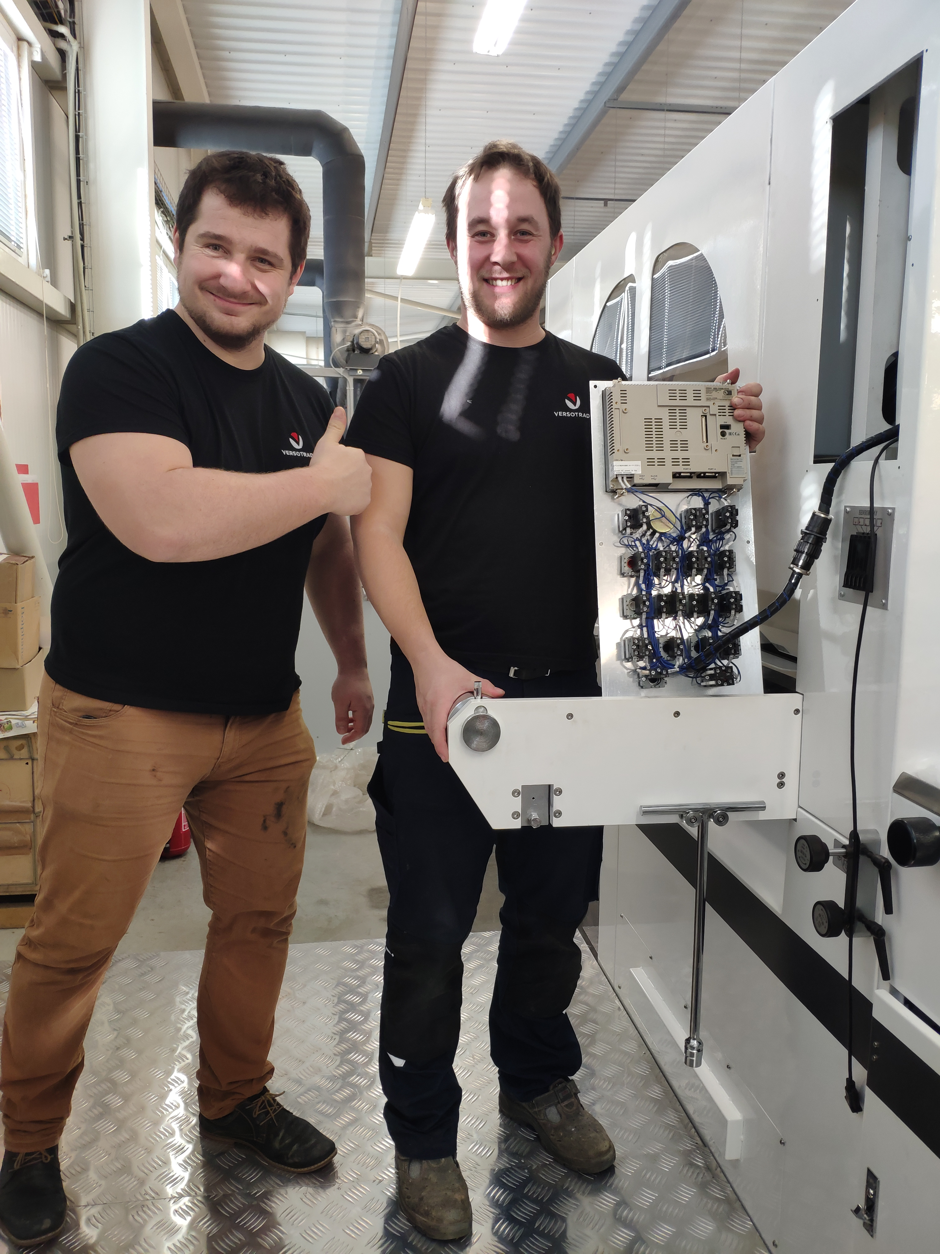 Instalace automatického výseku s horkou ražbou Versotrade