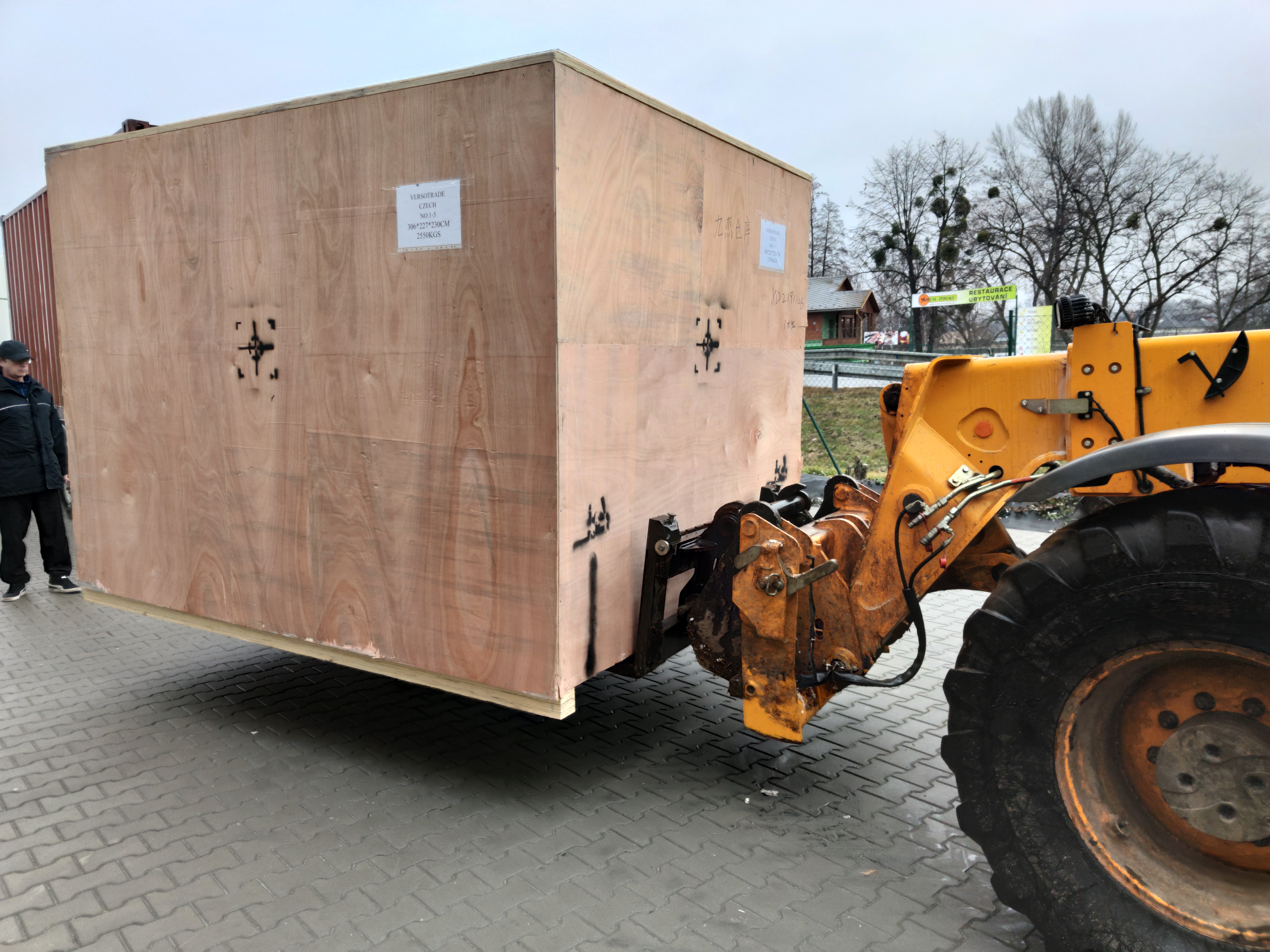 Versotrade, stejně jako loňský rok, doručuje nové stroje na Vánoce