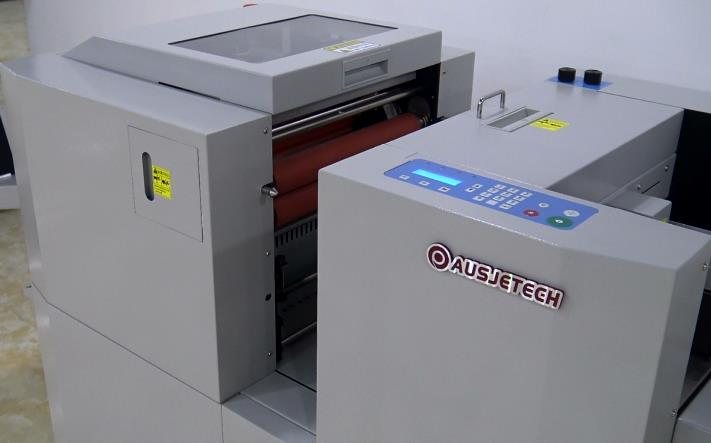 Automatický laminátor s řezáním a zaoblením rohů S310 – foto 10