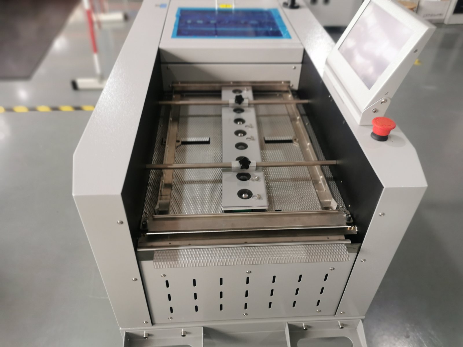 Řezací a bigovací systém pro inline zpracování 8336CSC Conveyor Slit Cutter – foto 8