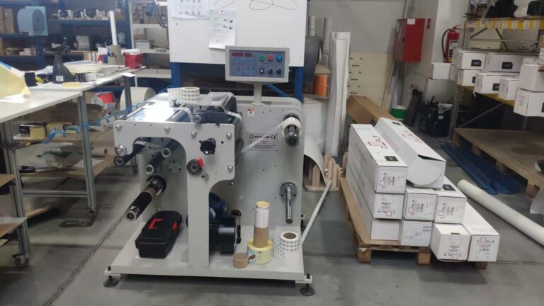 Automatická řezací převíječka DK-320TYPE