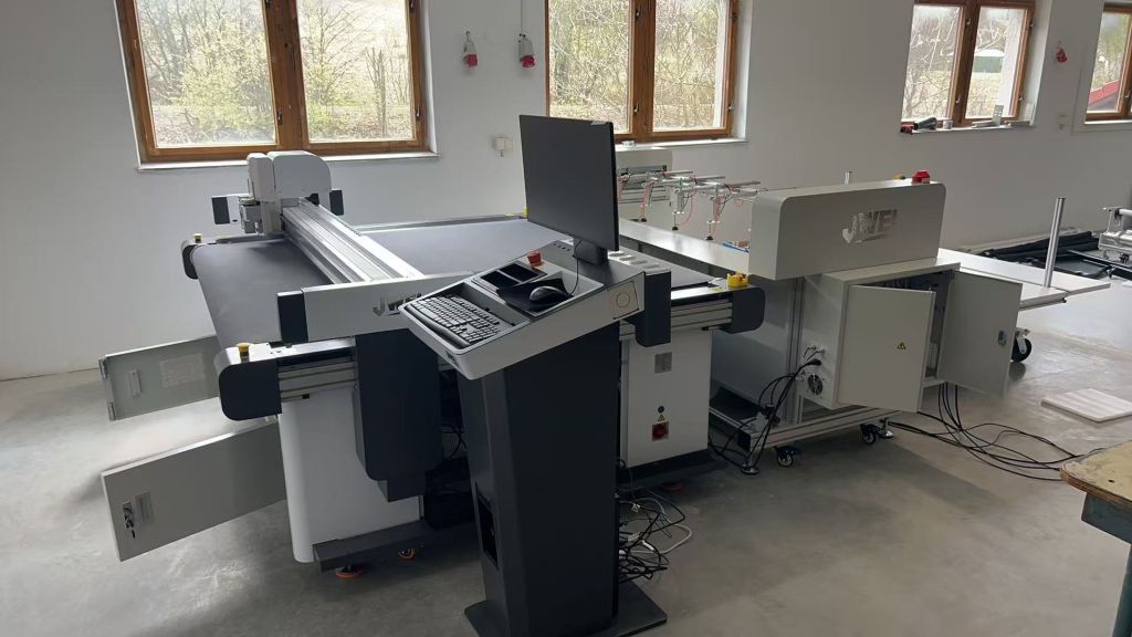 Instalace plotru s nakladačem CB08II-1216