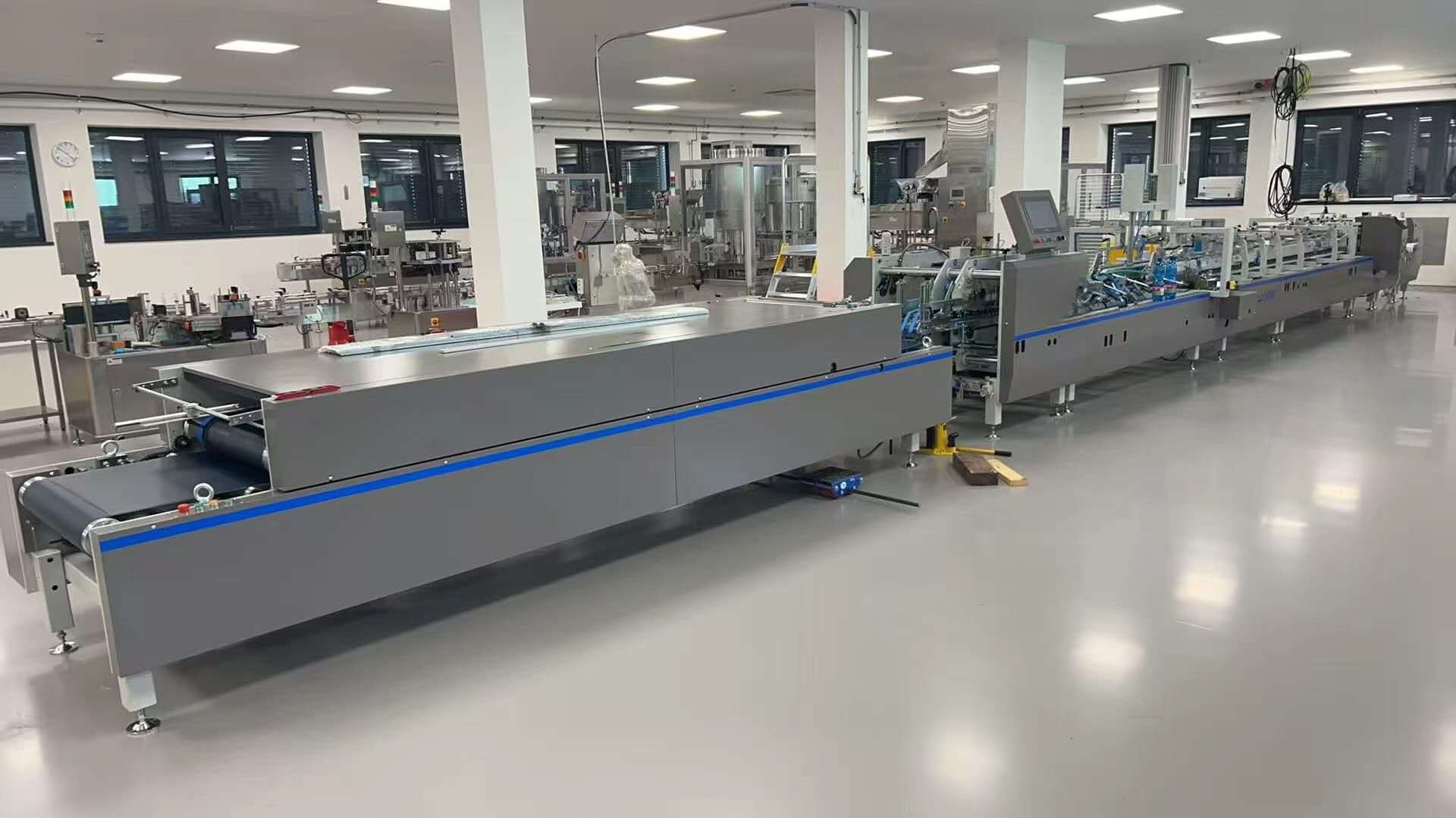 Nová lepička farmaceutických krabiček u českého zákazníka